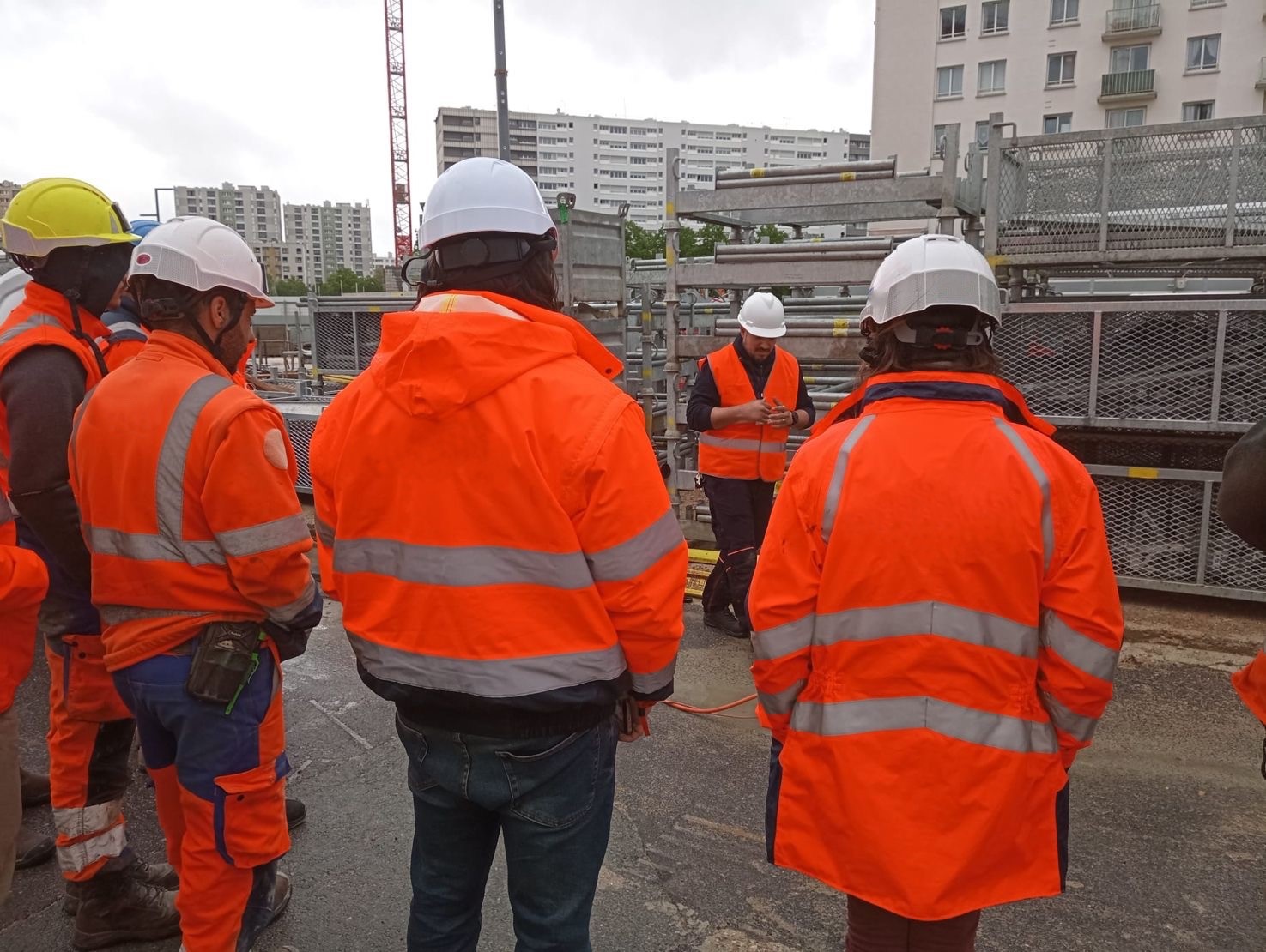 L’équipe terrain à l’origine de ProLink BTP Équipe de professionnels du BTP sur un chantier, illustrant l’origine terrain de ProLink BTP.